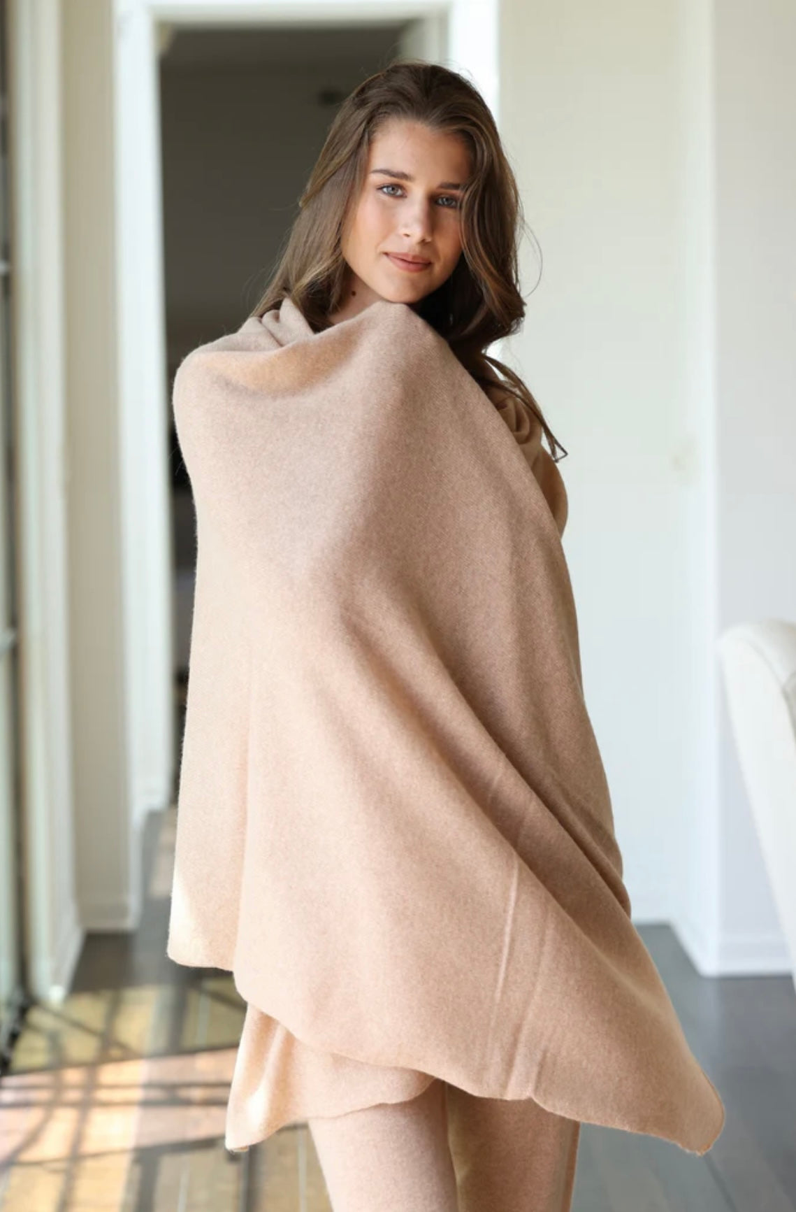 ADELE CASHMERE WRAP | LIGHT CAMEL